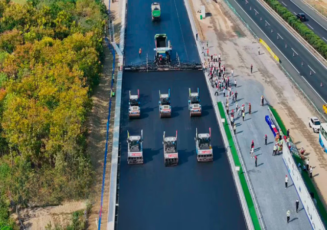 China-recapeia-rodovia-com-robos